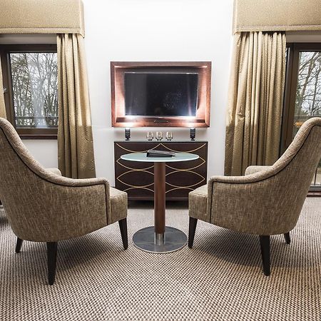 Parklands Hotel & Country Club Newton Mearns Buitenkant foto