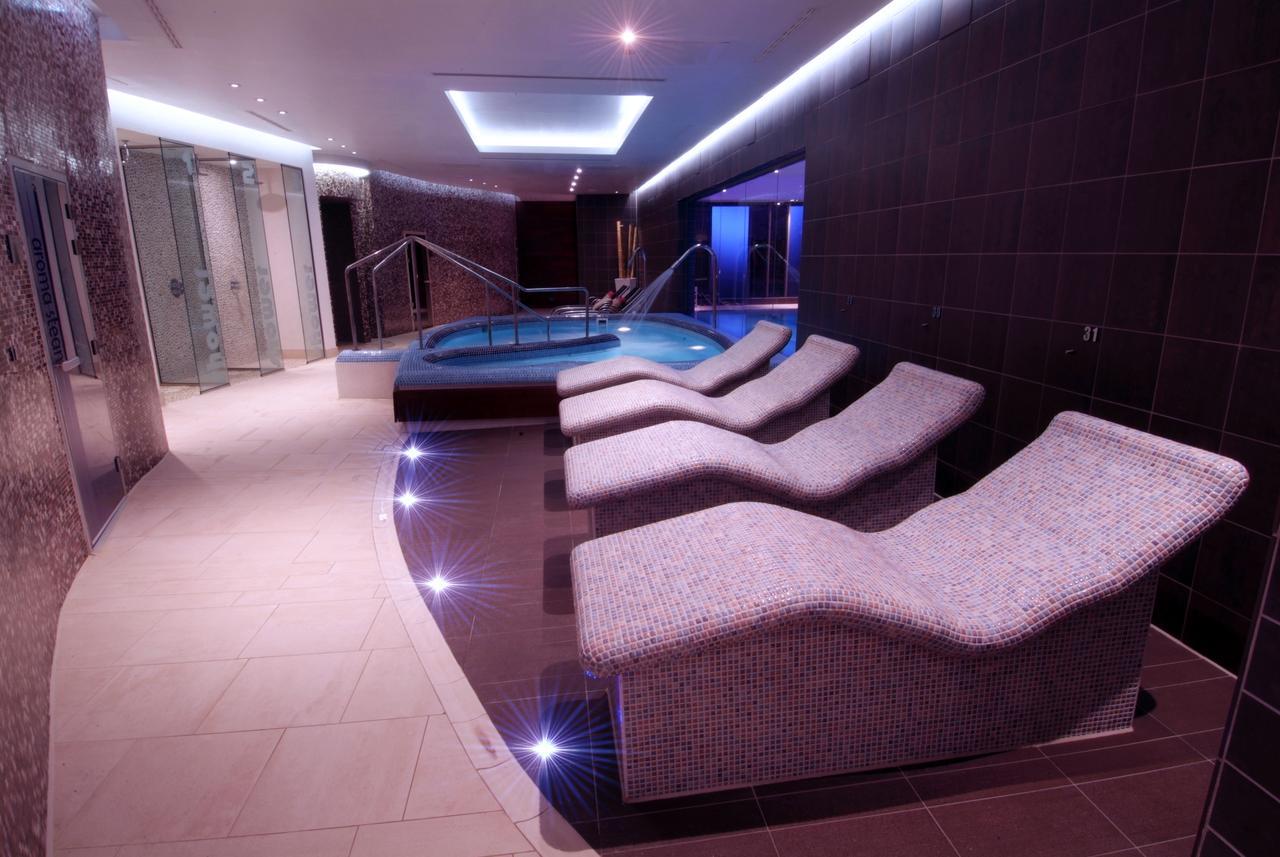 Parklands Hotel & Country Club Newton Mearns Buitenkant foto