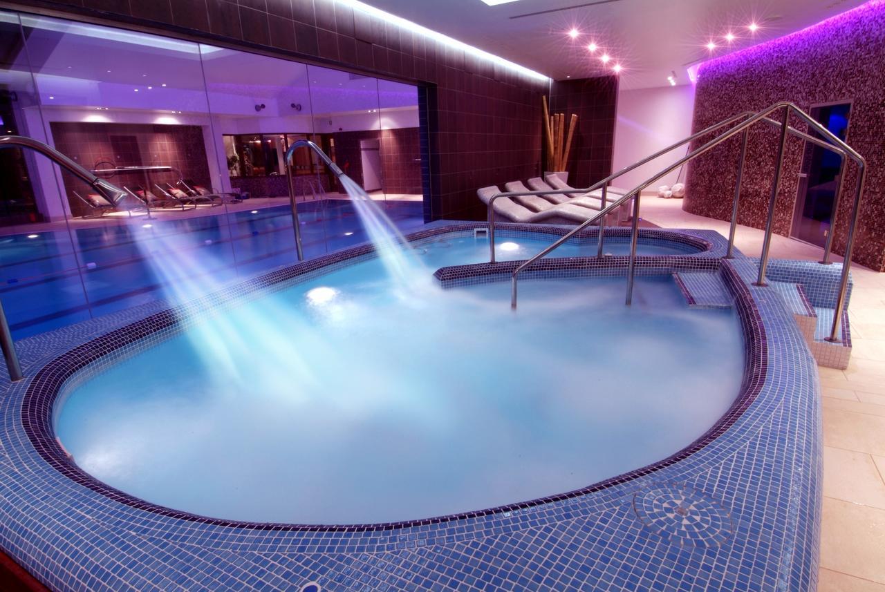 Parklands Hotel & Country Club Newton Mearns Buitenkant foto