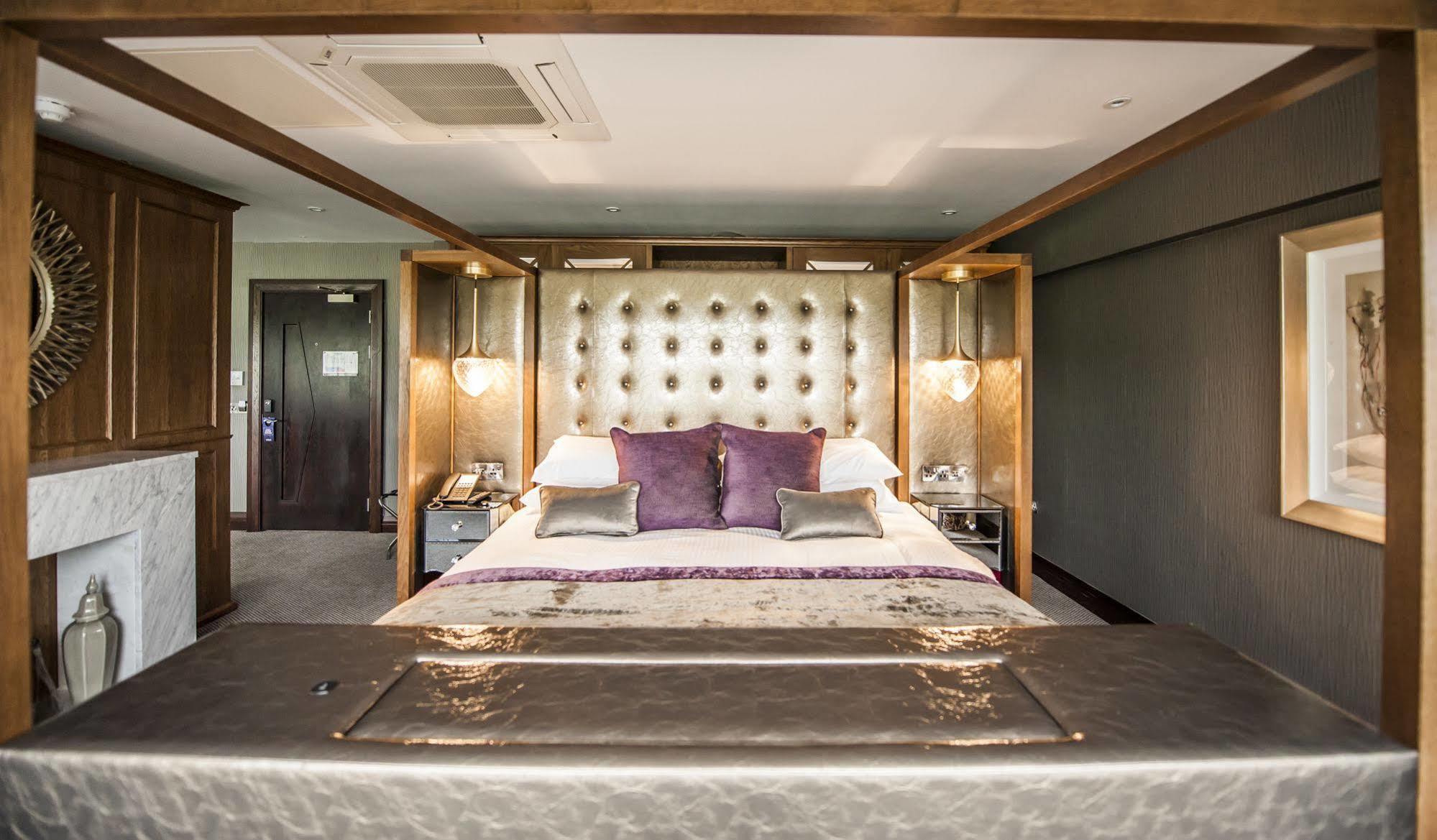 Parklands Hotel & Country Club Newton Mearns Buitenkant foto